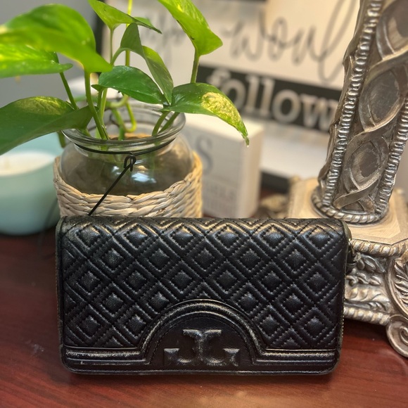 Pre-Owned/ Used Tory Burch Black Leather Quilted Zip Long Wallet - Picture 1 of 9